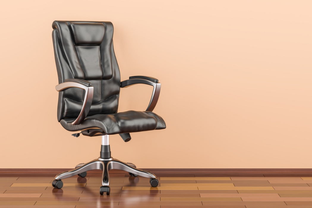 Czym może skutkować źle dopasowany fotel biurowy?