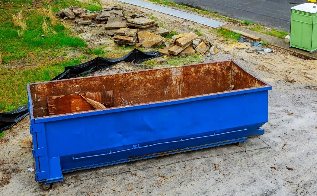 Dlaczego warto zdecydować się na wywóz śmieci kontenerem?