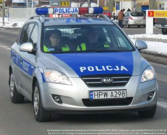 Nietrzeźwy kierowca z zakazem i cudzymi tablicami zatrzymany przez policję