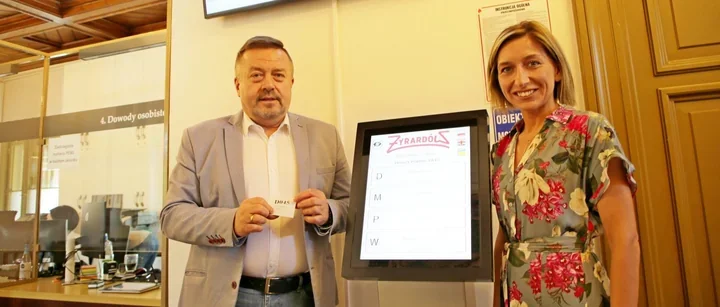 W urzędzie w Żyrardowie kolejka dostała elektronicznego strażnika