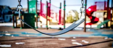 Wiosna na placach zabaw zaczyna się od kontroli, nie od zabawy