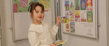 Kolorowe wielkanocne kartki ożywiły zabytkowy Kantor w Żyrardowie