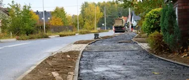 Siedem ulic i milionowe inwestycje. W Żyrardowie powstają nowe trasy piesze i rowerowe
