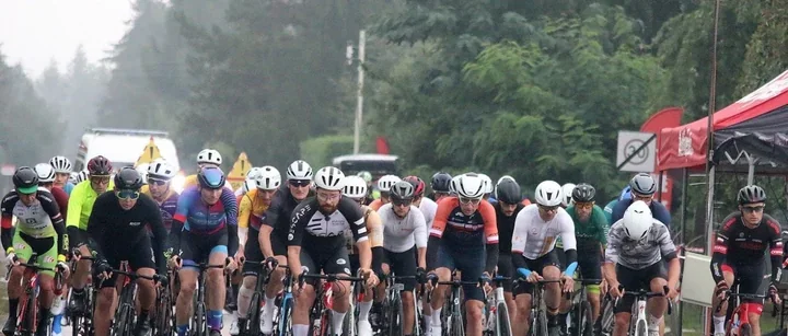 Dwa wyścigi nad zalewem i finał sezonu. Sportowa niedziela w Żyrardowie