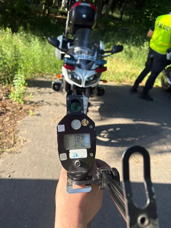 Trzech kierowców w godzinę straciło prawa jazdy za ponad 100 km/h