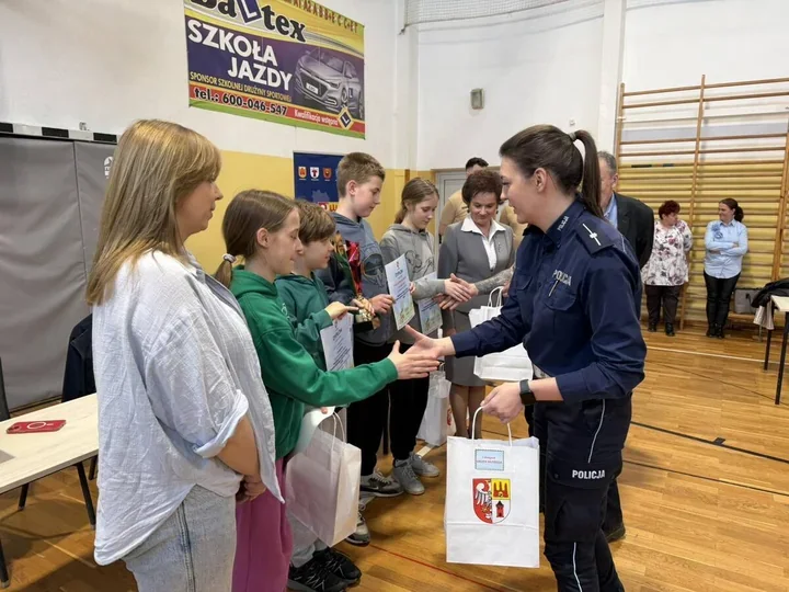 W Mszczonowie uczniowie walczyli o puchary - stawką był regionalny etap