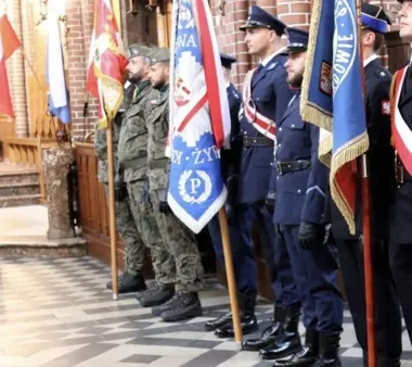 Hymn, modlitwa i kwiaty na cmentarzu w Żyrardowie