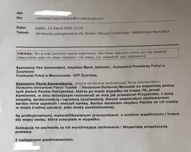 Wyprzedzanie skończyło się w rowie - poszkodowana dziękuje policjantom z Żyrardowa