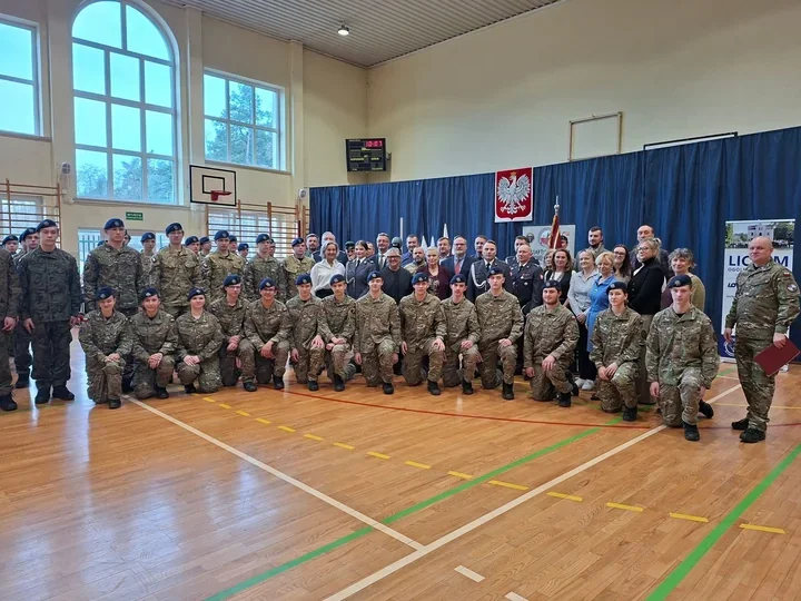 Cichociemni przejęli patronat nad kadetami - policja z Żyrardowa na miejscu